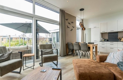 Burgh-Haamstede House | Ideal Family Chalet: 3 Bedrooms, Kitchen & Breakfast Included