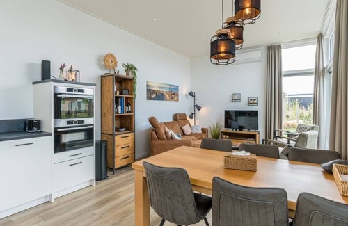Burgh-Haamstede House | Ideal Family Chalet: 3 Bedrooms, Kitchen & Breakfast Included
