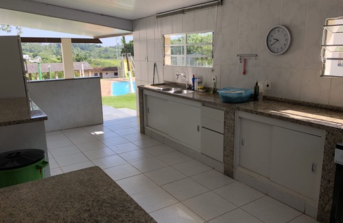 Aracoiaba da Serra House | Top-Rated Hotel: Cook & Full Board, Pool and Barbecue Fun