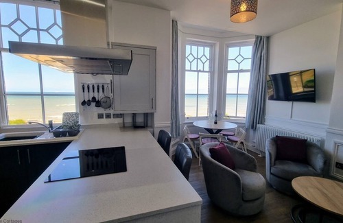 Sheringham Apartment | Discover Breathtaking Sea Views in Our Family-Friendly Stay