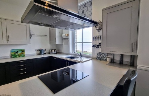 Sheringham Apartment | Discover Breathtaking Sea Views in Our Family-Friendly Stay