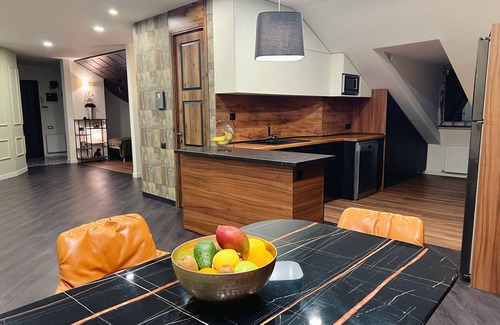 Kentron Apartment | Modern Comforts with Panoramic Views & Pet-Friendly Perks