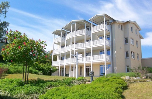 Gohren Apartment | Oceanfront Retreat with Balcony, Pool & Spa Access