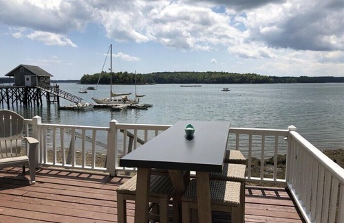 Walpole Cottage | Panoramic River Views & Family-Friendly Amenities Await