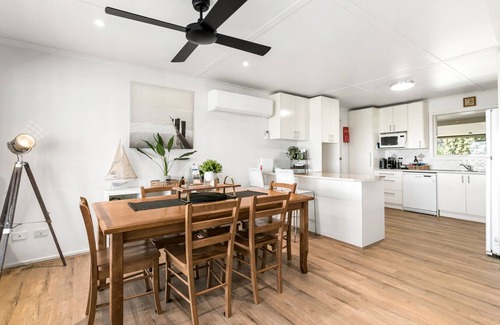 Bonney House | With stunning views, the Blue House is perfect to relax in affordable Luxury.