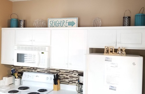 El Centro Beach House | Quiet Retreat Near Pier Park with Oceanfront Views