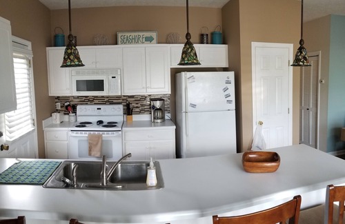 El Centro Beach House | Quiet Retreat Near Pier Park with Oceanfront Views
