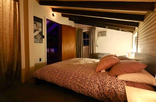 Ridge Manor Cabin | Unwind at Withla RiverArt Cabin: Spa & Hot Tub Retreat