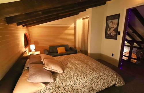 Ridge Manor Cabin | Unwind at Withla RiverArt Cabin: Spa & Hot Tub Retreat