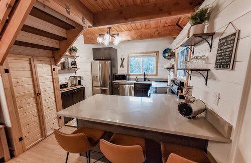 Ashford Cabin | Relax at Wits End Retreat @ Mt. Rainier with Hot Tub & WiFi
