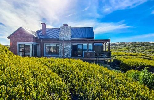 Witsand Villa | Experience Witsand Whalecliff: Oceanfront Retreat with Hot Tub