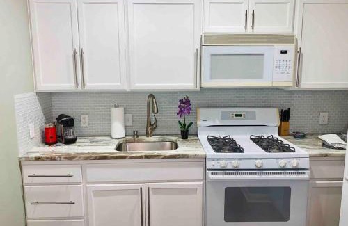 Kyle Apartment | Witte Wonderland - Separate Garage Apartment!