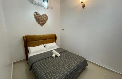 Kemasik Cabin | Budget-Friendly WIWI Village with Pool & Family Amenities