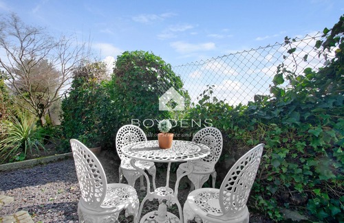 Manningtree House | Peaceful Wix Retreat: Spa, Family-Friendly & Top-Rated