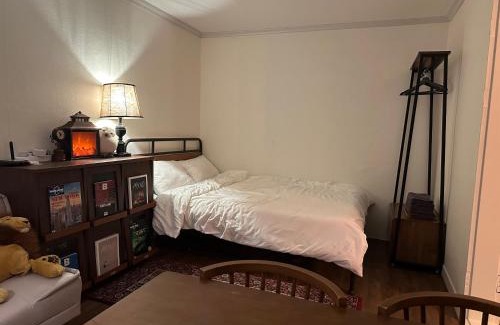Yeonnam-dong Apartment | Family-Friendly Wizard House in Seoul - Top Rated 10/10