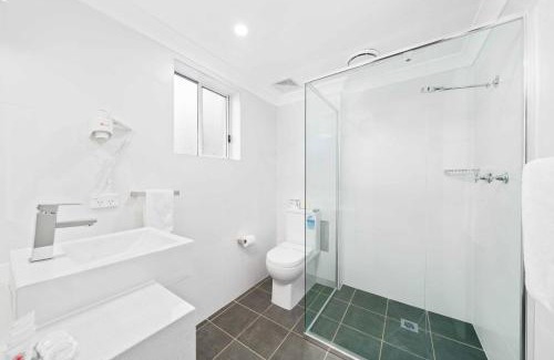Bass Hill Hotel | Comfortable WM Bankstown: Family-Friendly & Accessible Stay