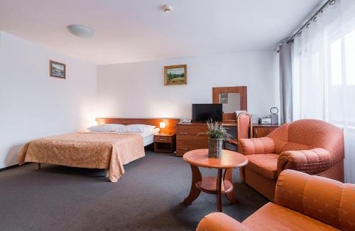 Cisna Resort | Discover Wołosań B&B: Pet-Friendly Retreat with Pool