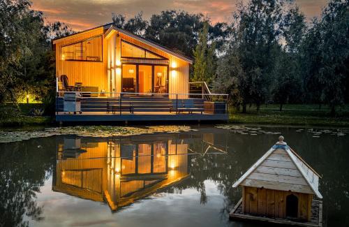 Frampton Resort | Family-Friendly Woad Mill Lakeside Lodges - Top Rated Stay