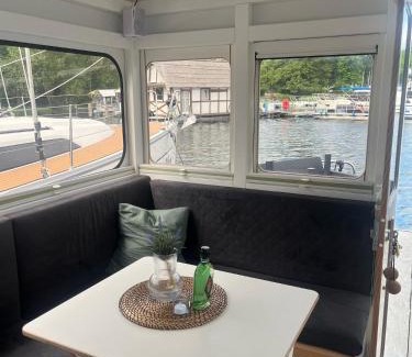 Bad Saarow Boat Rental | Experience the WOHLFÜHLBOOT Hausboot in Bad Saarow