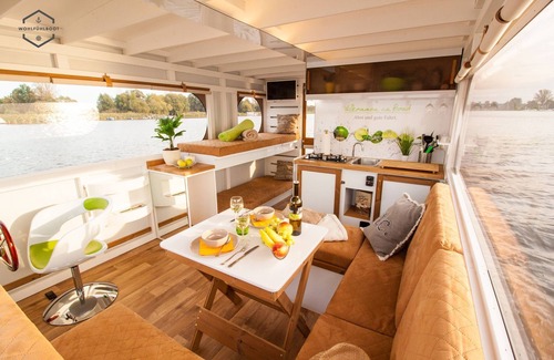 Bad Saarow Cabin | Discover Wohlfühlboot Theo: Oceanfront Houseboat Retreat