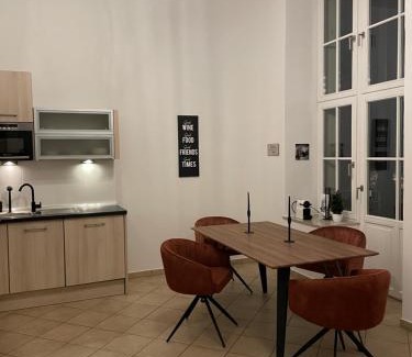 Innere Neustadt Apartment | Relax in Prime Location with Family-Friendly Amenities