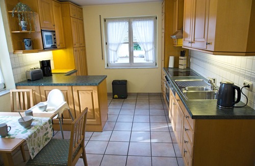 Piesport House | Relax and Unwind with Family in Ocean View Comfort