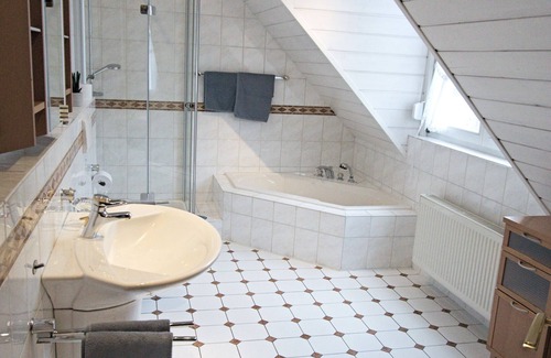 Piesport House | Relax and Unwind with Family in Ocean View Comfort
