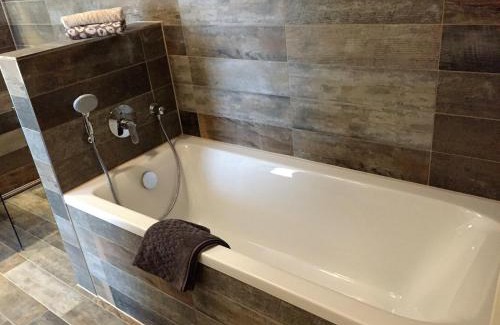 Plagwitz Apartment | Experience Comfort at Wohnen-am-Fluss - Pet Friendly Stay