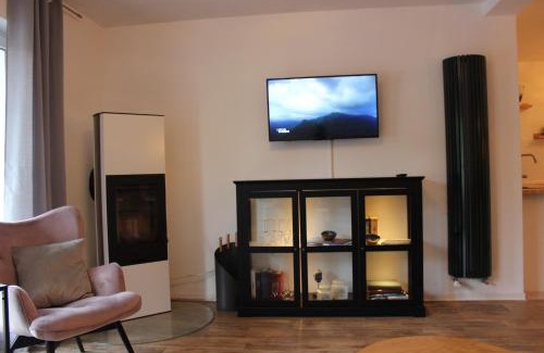 Bad Salzungen Apartment | Discover Comfort at Wohnen am Solbad with Breakfast Included
