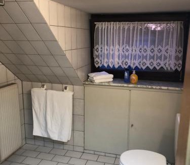 Neudorf-Sud Apartment | Comfortable Wohnen auf Zeit: Child-Friendly with Kitchen