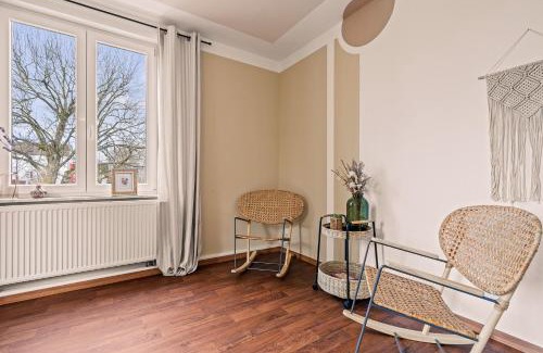 Meckenbeuren Apartment | Stay Near Ravensburger Spieleland with a Balcony Retreat