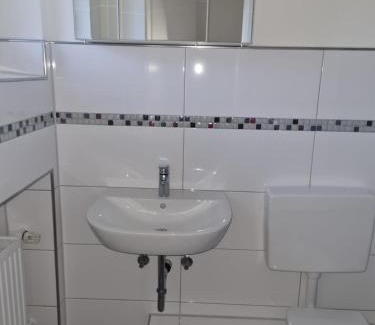 Heiligenstedten Apartment | Serene Wohnen im Grünen 2: Family-Friendly with Breakfast