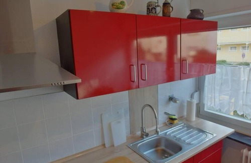 Offenbach am Main Apartment | Stylish Living with Pet and Child-Friendly Amenities
