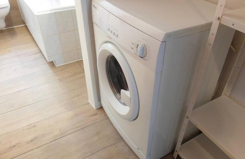 Offenbach am Main Apartment | Stylish Living with Pet and Child-Friendly Amenities