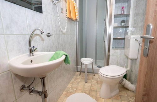 Obermaiselstein Bed & Breakfast | Cozy Wohnung 03 at Gästehaus Caser with Kitchen & Breakfast