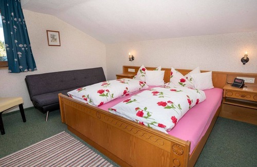 Ettensberg Bed & Breakfast | Cozy Wohnung 04 at Gästehaus Caser with Family-Friendly Amenities