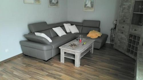 Loehne Apartment | Inviting Wohnung Akazie with Terrace - Child Friendly Stay