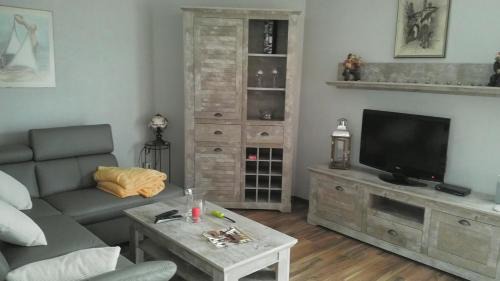 Loehne Apartment | Inviting Wohnung Akazie with Terrace - Child Friendly Stay