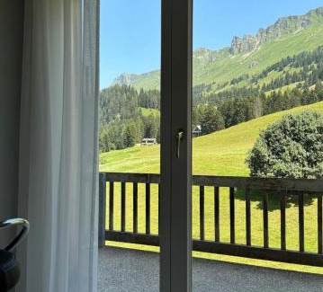 Parpan Apartment | Family-Friendly Comfort at Wohnung am Heimberg - Rated 9.3
