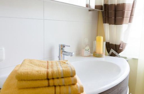 Steinbach am Attersee Apartment | Top-Rated Wohnung am See with Private Beach & Ocean Views
