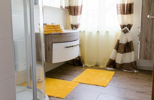 Steinbach am Attersee Apartment | Top-Rated Wohnung am See with Private Beach & Ocean Views