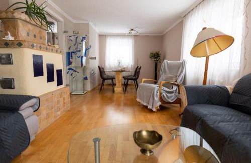 Laakirchen Apartment | Pet-Friendly Wohnung am Stadtrand for Family Getaways