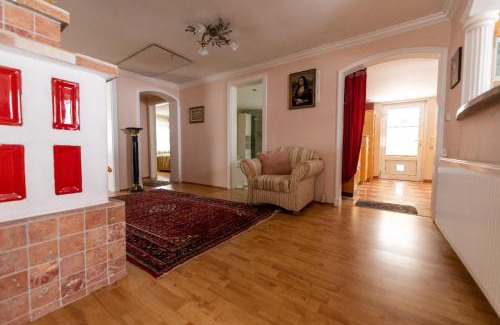 Laakirchen Apartment | Pet-Friendly Wohnung am Stadtrand for Family Getaways