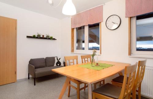 Meckenbeuren Apartment | Family-Friendly Wohnung beim Obsthof - Rated 9/10 by Guests