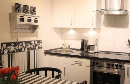 Gueby Apartment | Oceanfront Wohnung Black and White - Family-Friendly Retreat
