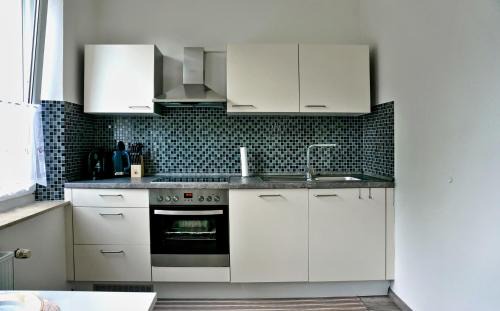 Solingen Apartment | Cozy Oceanfront Retreat for 1 to 3 Guests, Rated 9.1/10