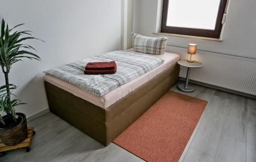 Solingen Apartment | Cozy Oceanfront Retreat for 1 to 3 Guests, Rated 9.1/10