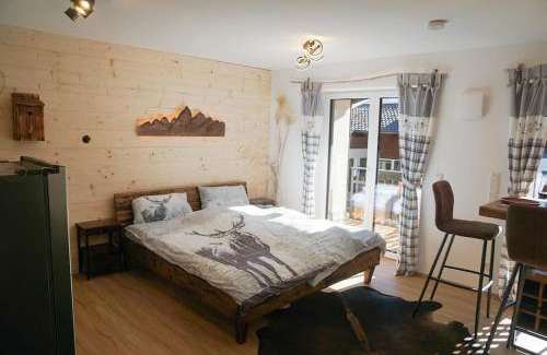 Flintsbach A. Inn Apartment | Wohnung Heuberg im Inntal mit Hot Tube - zentral & ruhig