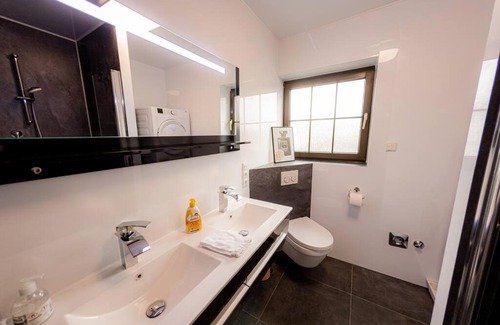 Neu-Anspach Apartment | Comfortable Wohnung Hirschhöhe: Family-Friendly Retreat