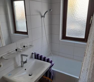 Bad Goisern Apartment | Idyllic Wohnung in Bad Goisern with Oceanfront Views